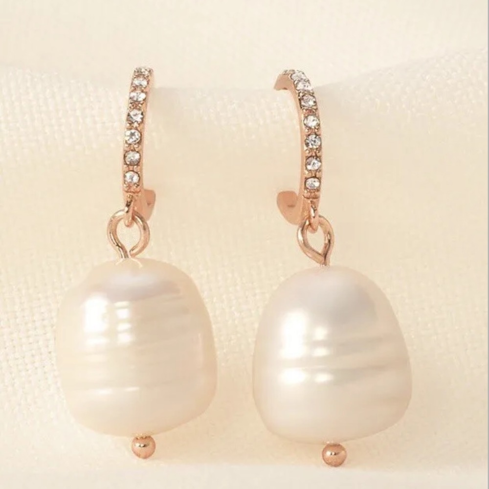 HUGE SALE! STELLA & DOT MODERN BOHEMIAN PEARL HUGGIE EARRINGS ROSE GOLD